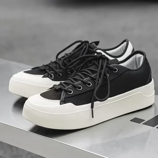 트렌디한 디자인과 완벽한 착용감을 동시에 잡은 스니커즈 1A8ZG2