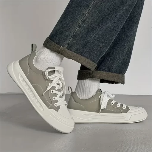 어떤 스타일에도 잘 어울리는 심플하고 모던한 캐주얼화 1A8ZG3