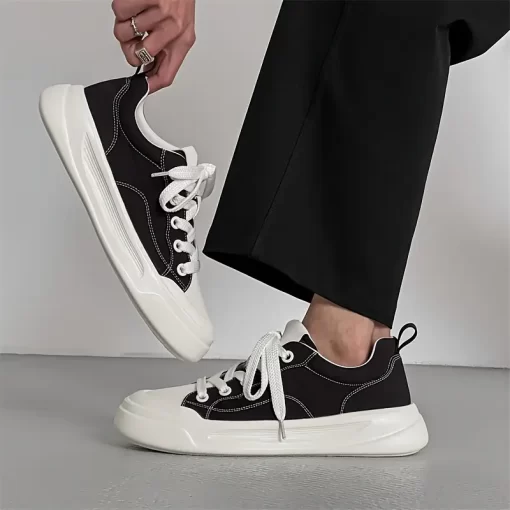 어떤 스타일에도 잘 어울리는 심플하고 모던한 캐주얼화 1A8ZG3