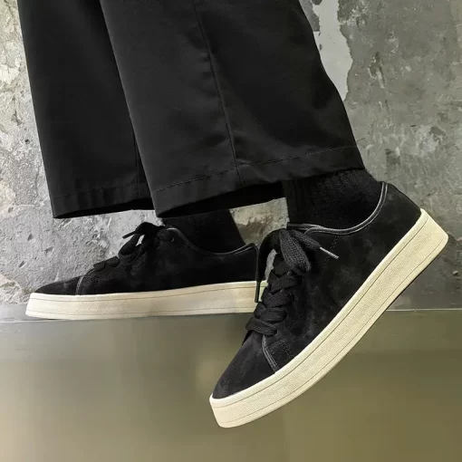 트렌드를 선도하는 독특한 디자인의 한정판 컬렉션 스니커즈 1A8ZG6