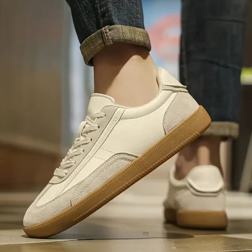 어떤 스타일에도 잘 어울리는 심플하고 모던한 캐주얼화 1A8ZG3